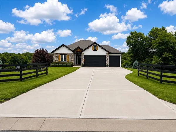 $945,000 | 12001 South Eagle Crest Drive, Lee's Summit, MO 64086