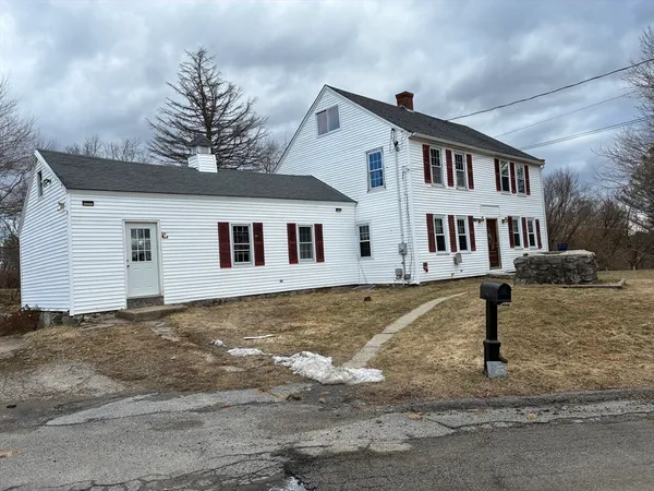 $375,000 | 28 Curtis Hill Road, Charlton, MA 01507