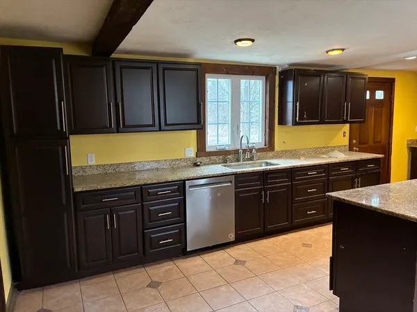 $375,000 | 28 Curtis Hill Road, Charlton, MA 01507