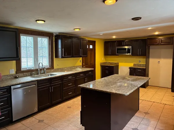 $375,000 | 28 Curtis Hill Road, Charlton, MA 01507