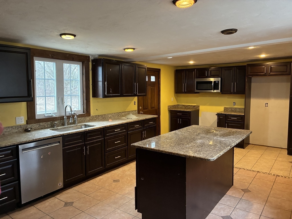 28 Curtis Hill Road Charlton, MA 01507 - Photo 7 of 22