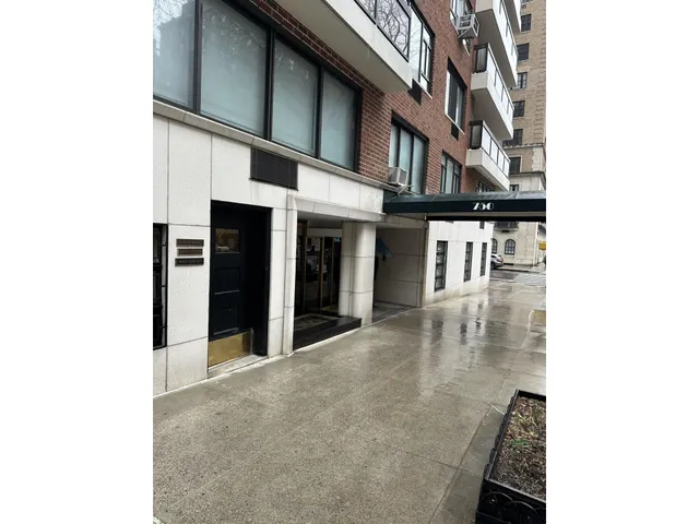 $795,000 | 750 Park Avenue, Unit 1C | Lenox Hill