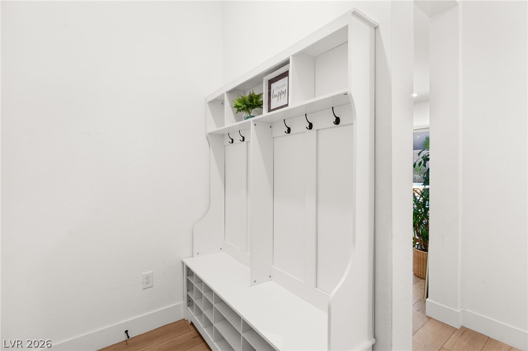 237 Wilson Rdg Street Las Vegas, NV 89138 - Photo 22 of 59 Boot bench