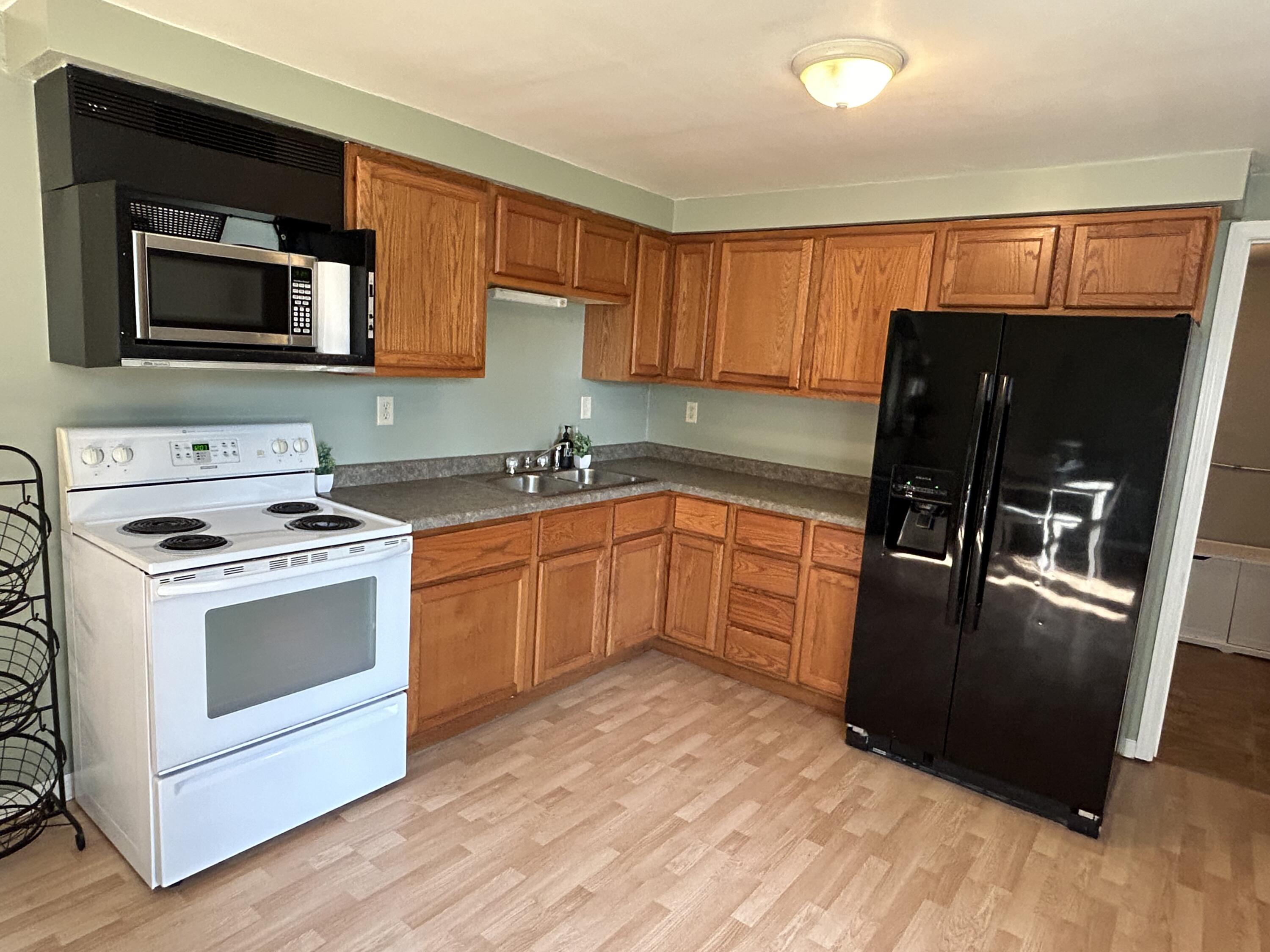 502 North Webster Street Rensselaer, IN 47978 - Photo 8 of 35 a kitchen with granite countertop a refrigerator stove and sink