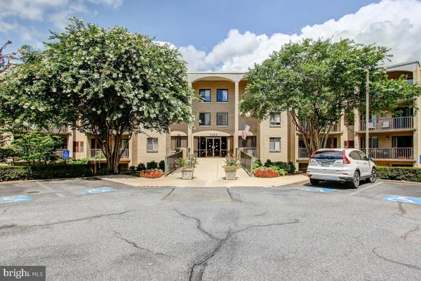 $369,900 | 7425 Democracy Boulevard, Unit 8, Bethesda, MD 20817
