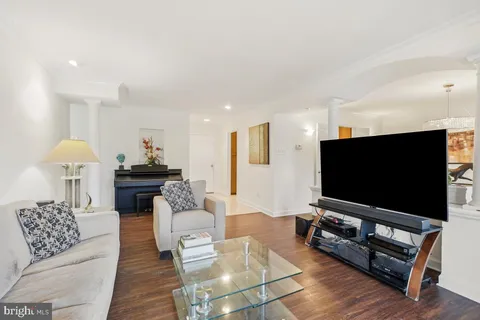 $369,900 | 7425 Democracy Boulevard, Unit 8, Bethesda, MD 20817