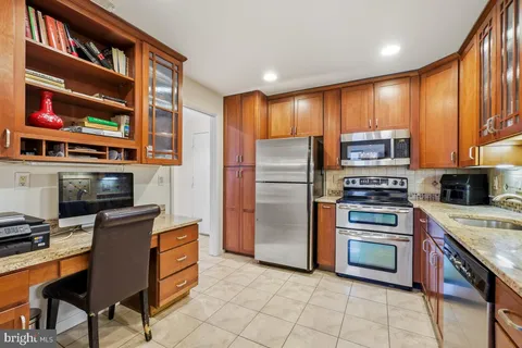 $369,900 | 7425 Democracy Boulevard, Unit 8, Bethesda, MD 20817