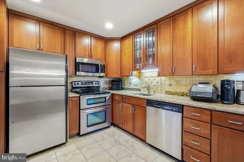 $369,900 | 7425 Democracy Boulevard, Unit 8, Bethesda, MD 20817