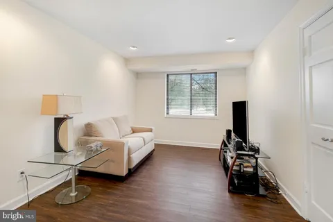 $369,900 | 7425 Democracy Boulevard, Unit 8, Bethesda, MD 20817