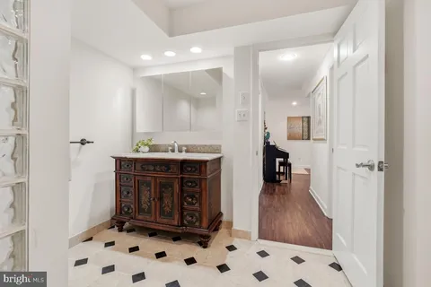 $369,900 | 7425 Democracy Boulevard, Unit 8, Bethesda, MD 20817