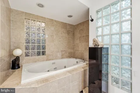 $369,900 | 7425 Democracy Boulevard, Unit 8, Bethesda, MD 20817