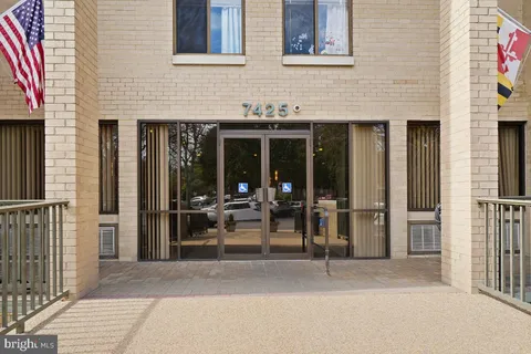 $369,900 | 7425 Democracy Boulevard, Unit 8, Bethesda, MD 20817
