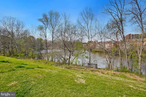 $369,900 | 7425 Democracy Boulevard, Unit 8, Bethesda, MD 20817