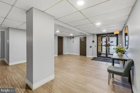 $369,900 | 7425 Democracy Boulevard, Unit 8, Bethesda, MD 20817