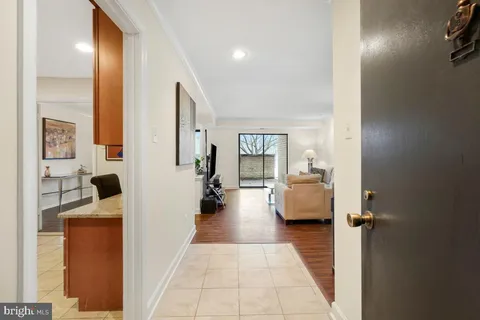 $369,900 | 7425 Democracy Boulevard, Unit 8, Bethesda, MD 20817