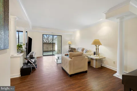 $369,900 | 7425 Democracy Boulevard, Unit 8, Bethesda, MD 20817