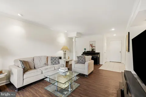 $369,900 | 7425 Democracy Boulevard, Unit 8, Bethesda, MD 20817