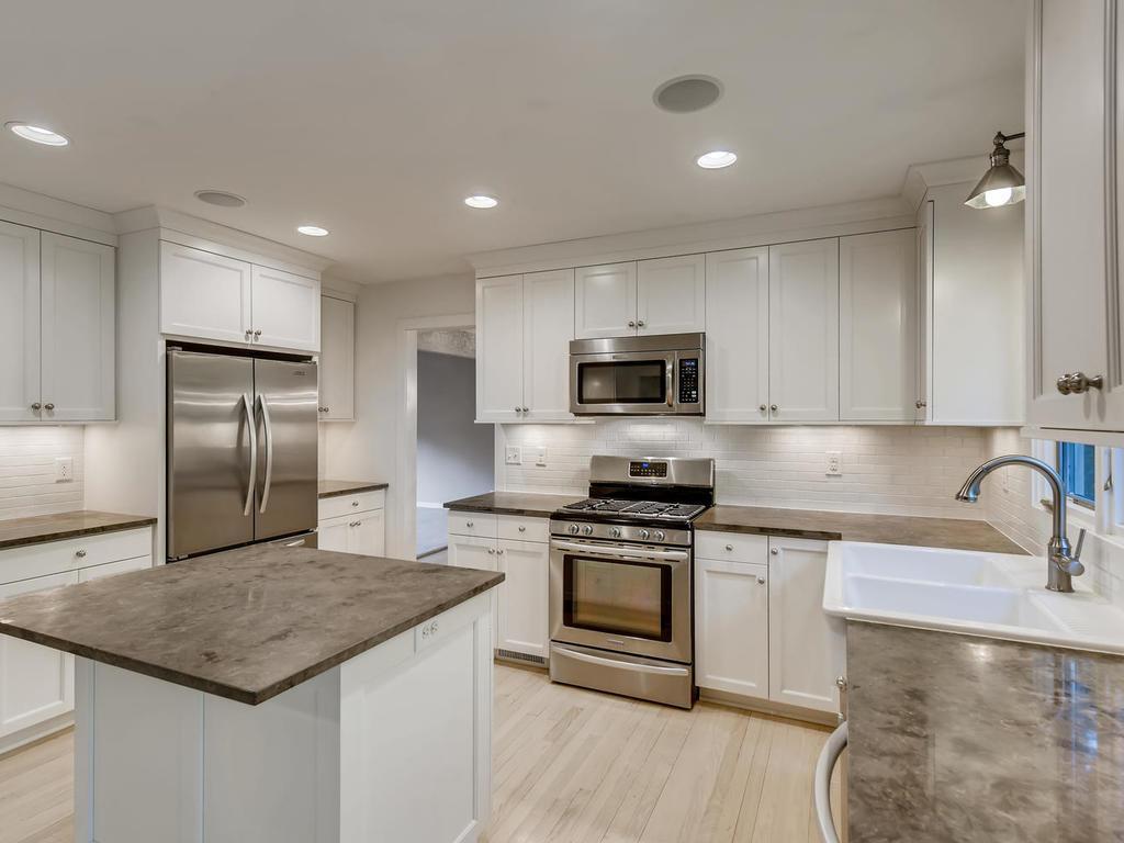 9801 Oak Ridge Trail Minnetonka, MN 55305 - Photo 8 of 27