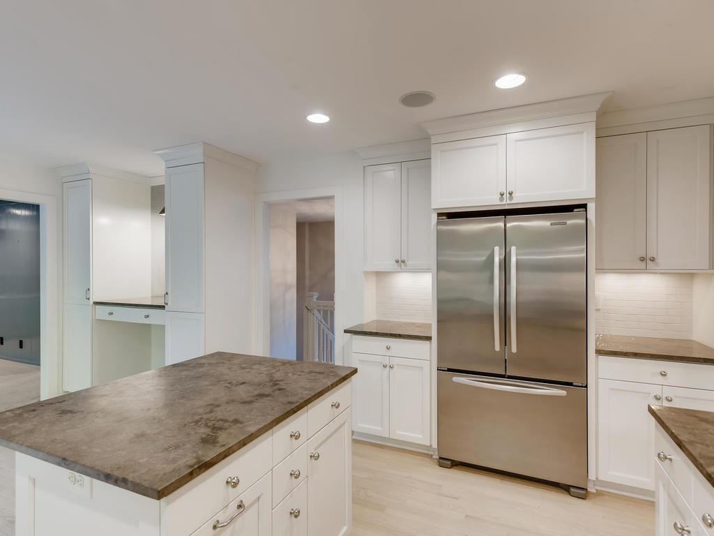 9801 Oak Ridge Trail Minnetonka, MN 55305 - Photo 9 of 27