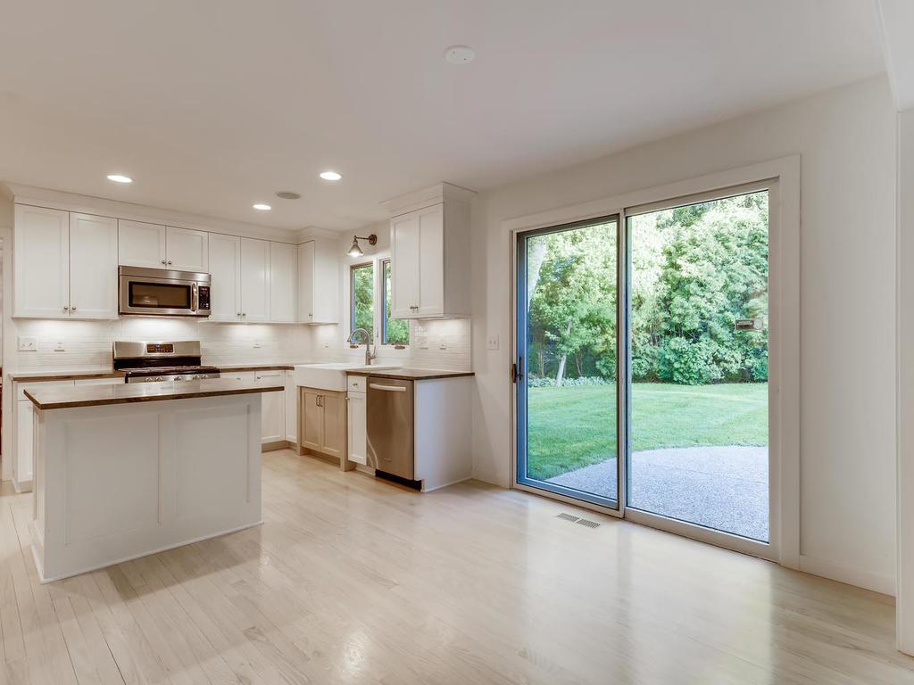 9801 Oak Ridge Trail Minnetonka, MN 55305 - Photo 10 of 27