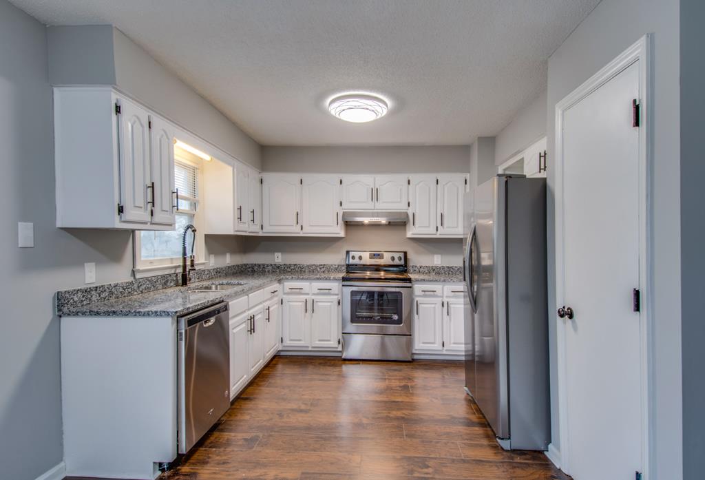 6348 Wayside Road Christiana, TN 37037 - Photo 3 of 19 Beautiful renovation with granite countertops throughout the house!