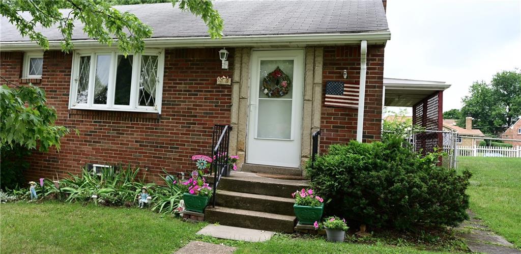 5250 Meadowcrest Road Baldwin, PA 15236 - Photo 3 of 25 Gallery Image 3