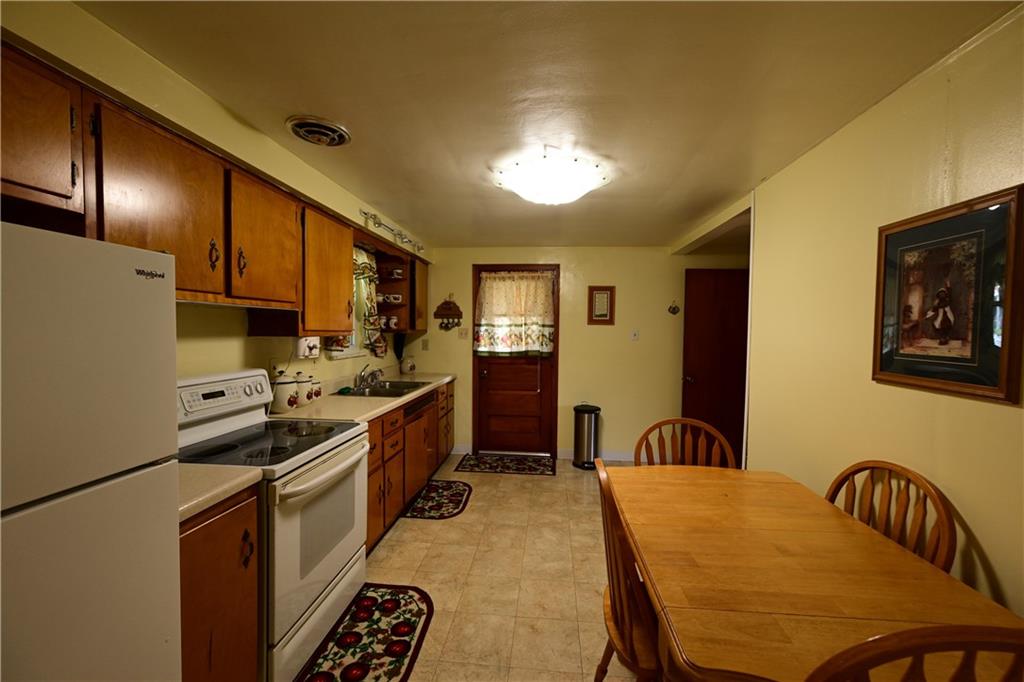 5250 Meadowcrest Road Baldwin, PA 15236 - Photo 8 of 25 Gallery Image 8