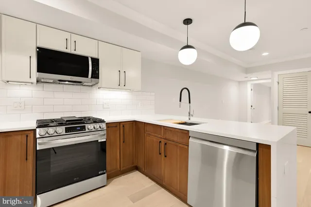 $584,900 | 647 G Street Southeast, Unit 1, Washington, DC 20003