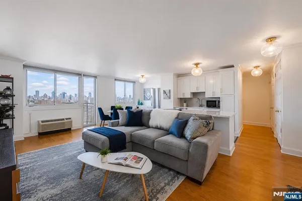 $525,000 | 100 Manhattan Avenue, Unit 708, Jersey City, NJ 07307