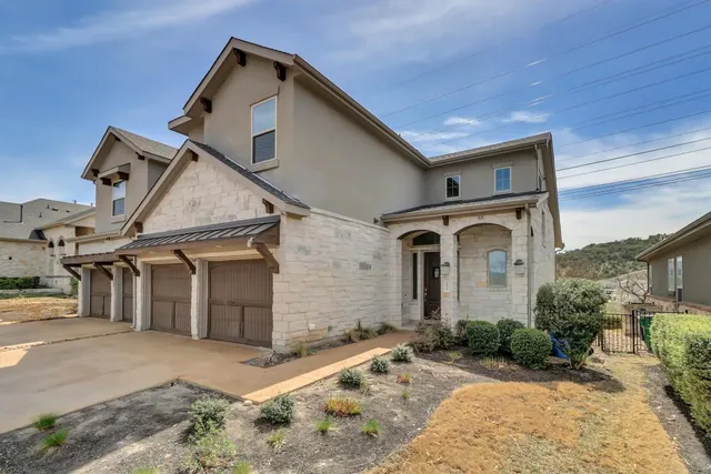 a view of a house with entertaining space