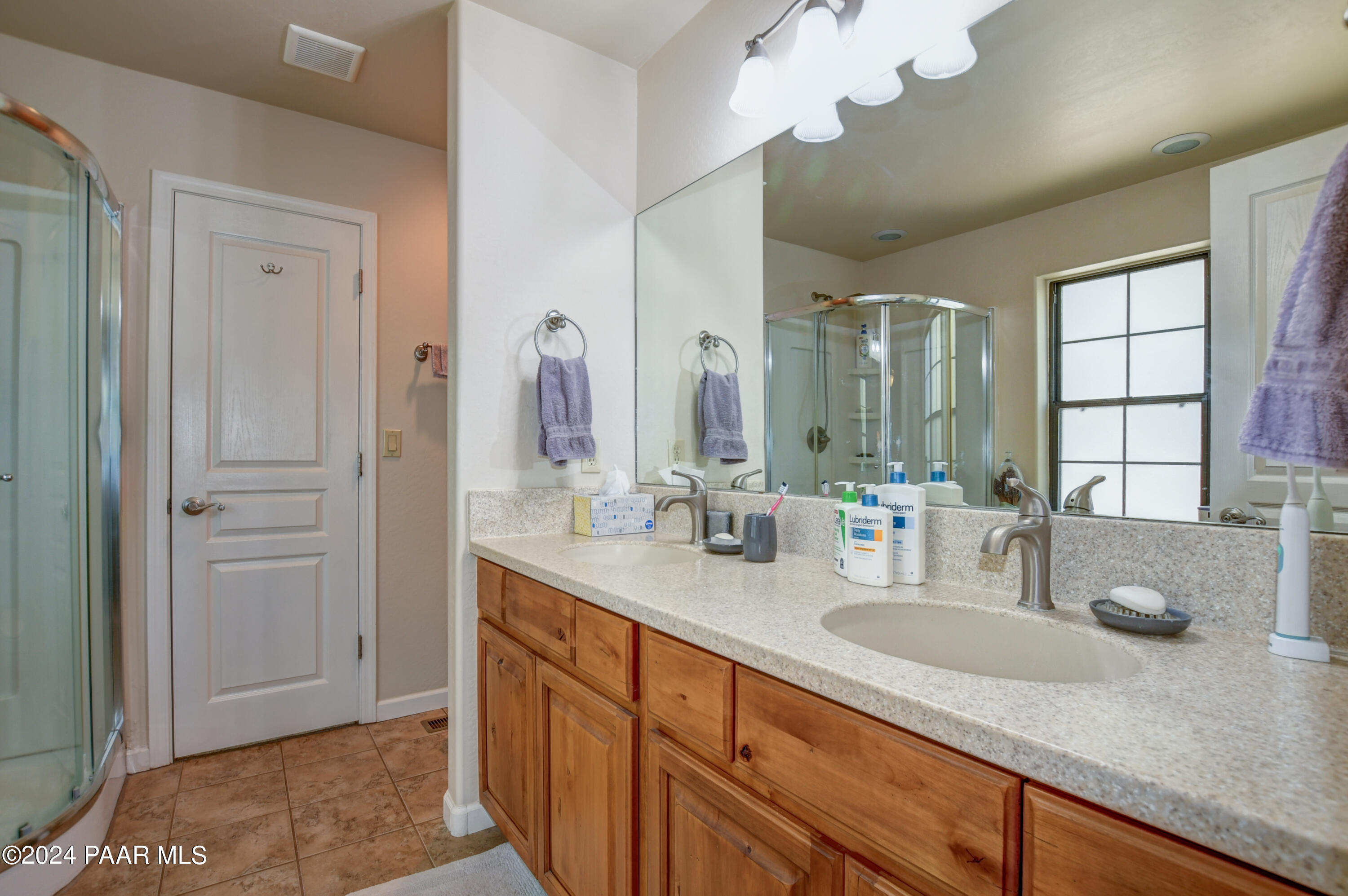 1996 East Empire Road Prescott, AZ 86303 - Photo 20 of 70 Primary Bathroom