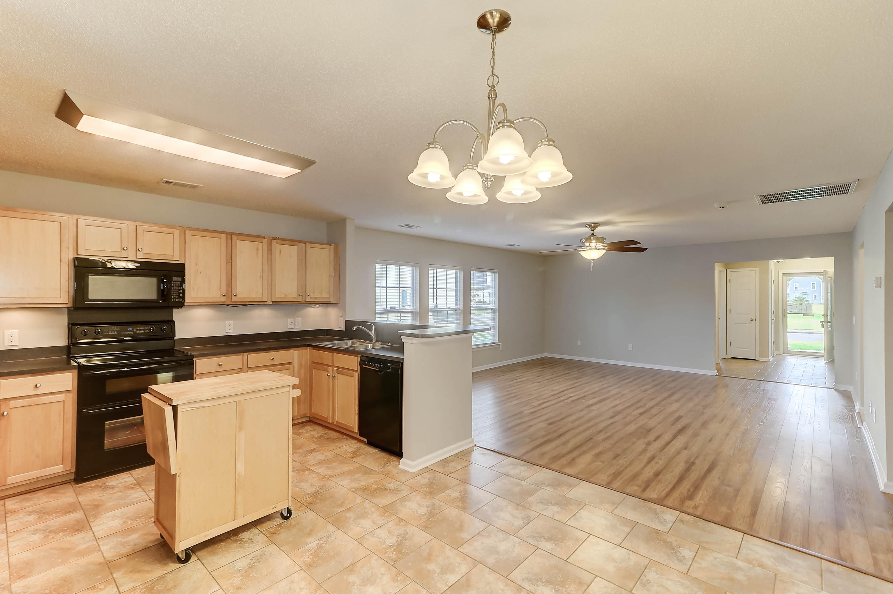 1152 Deerberry Road Hanahan, SC 29410 - Photo 6 of 35 1152 Deerberry (34)