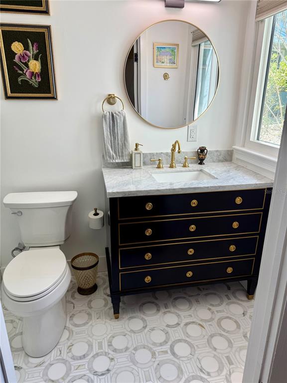 3534 Casey Key Road Nokomis, FL 34275 - Photo 45 of 55 a bathroom with a toilet a sink and mirror