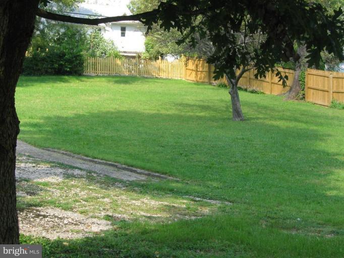 148150 St Albans Road Baltimore, MD 21239 - Photo 4 of 4 a view of yard with tree s