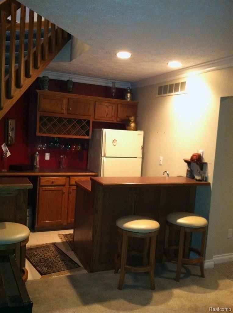 6686 Ridgeview Drive, Unit 41 Clarkston, MI 48346 - Photo 6 of 8 6686 Ridgeview bar.JPG