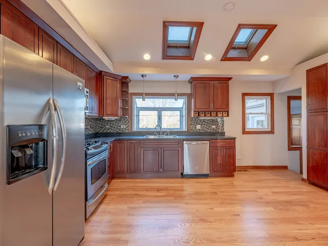 $399,900 | 574 Hitchcock Avenue, Lisle, IL 60532