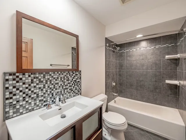 $399,900 | 574 Hitchcock Avenue, Lisle, IL 60532