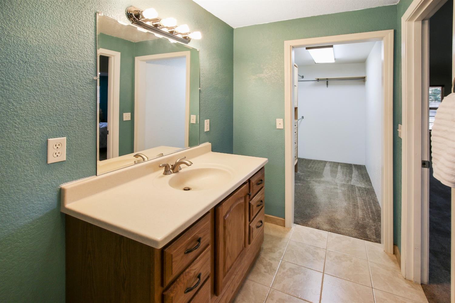 440 David Way Talent, OR 97540 - Photo 34 of 34 Master Bedroom 2 Bathroom and Walk-In C