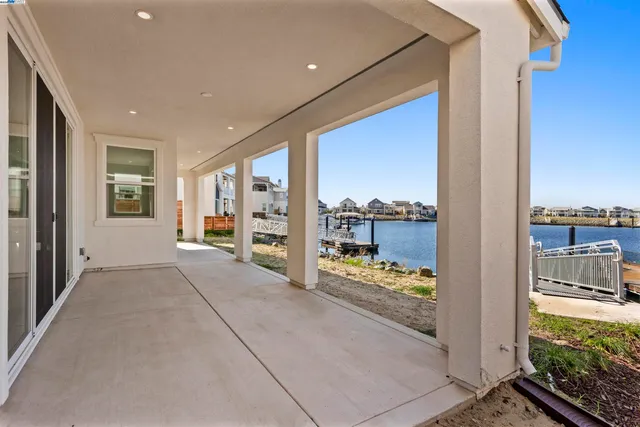 a picture of city view with lake view