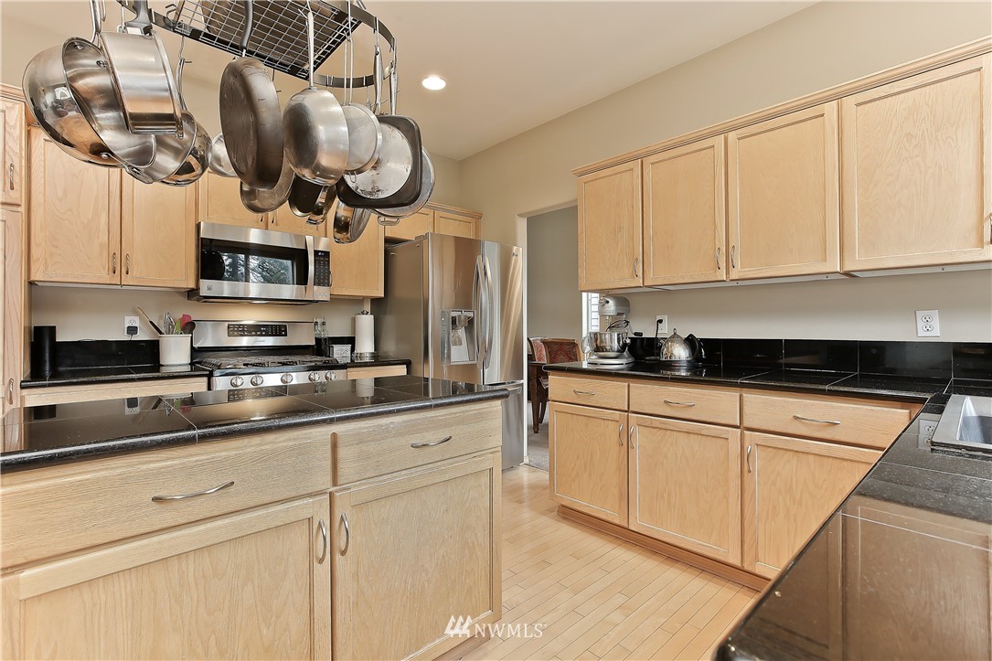 9019 Northeast 176th Street Bothell, WA 98011 - Photo 7 of 24 Gallery Image 7