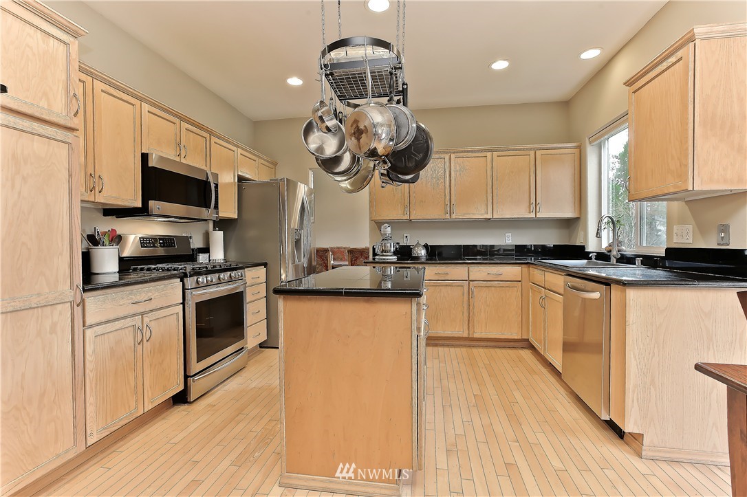 9019 Northeast 176th Street Bothell, WA 98011 - Photo 9 of 24 Gallery Image 9