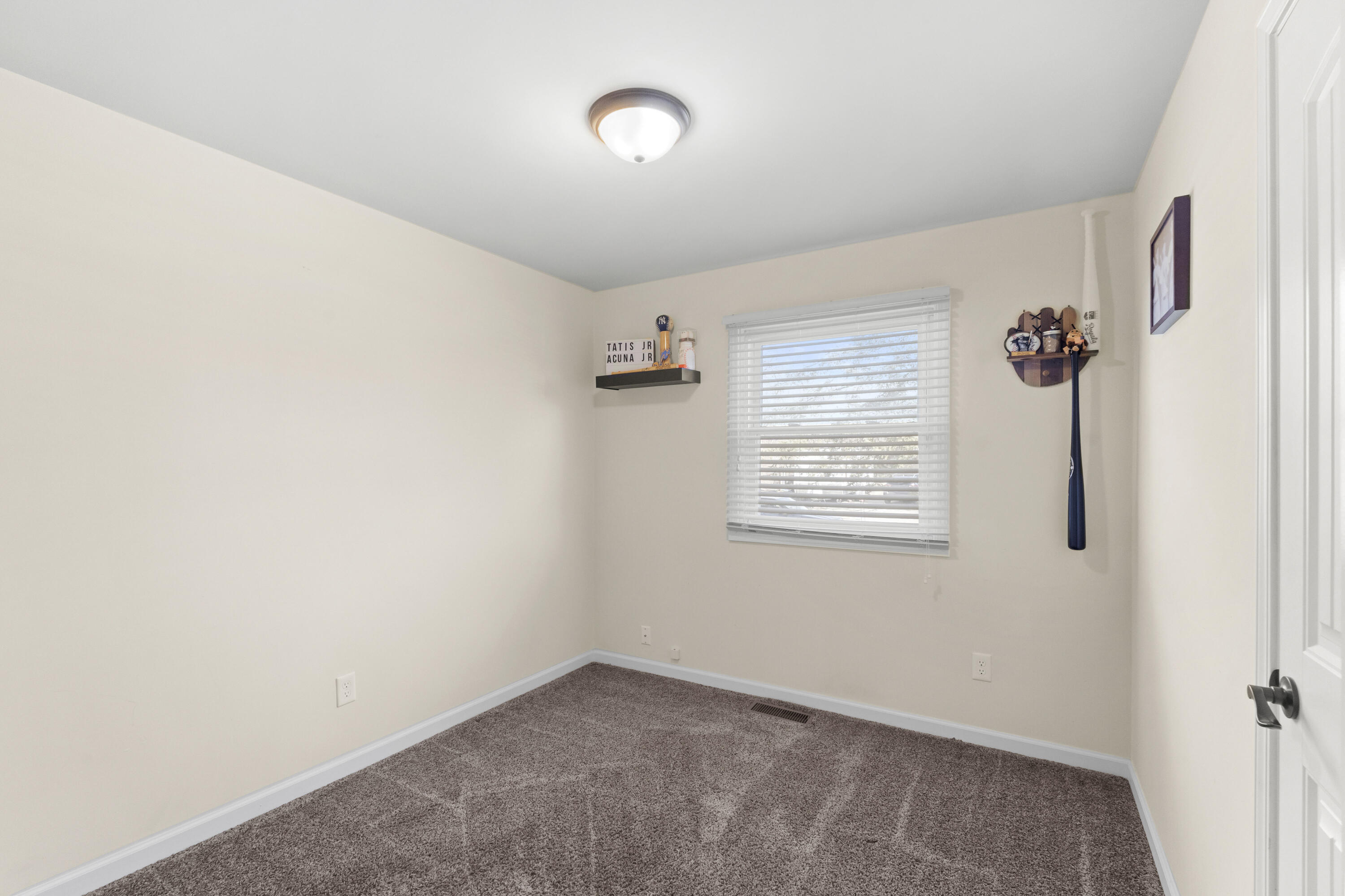 430 Pembroke Road Valparaiso, IN 46385 - Photo 12 of 18 3000x2000