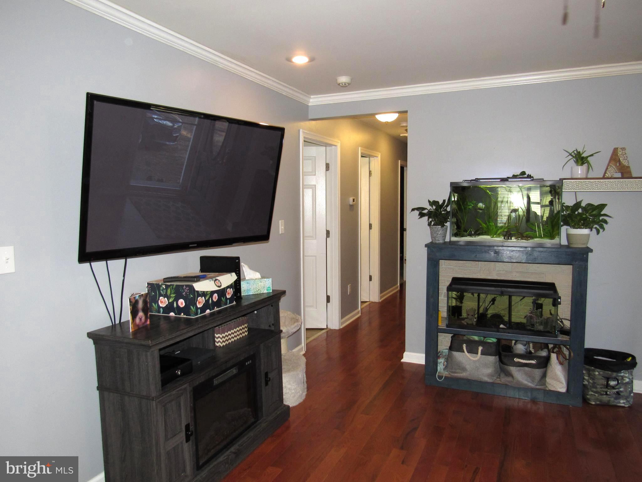 1165 Steamboat Road Shady Side, MD 20764 - Photo 21 of 51 Living room