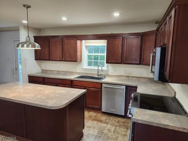 $560,000 | 128 Big Piece Road, Fairfield, NJ 07004