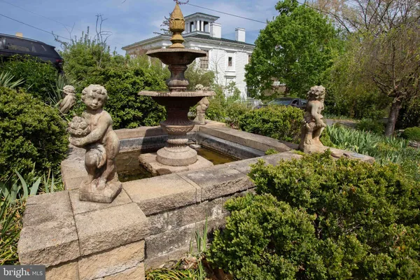 $399,000 | 147 South Court Street, Luray, VA 22835