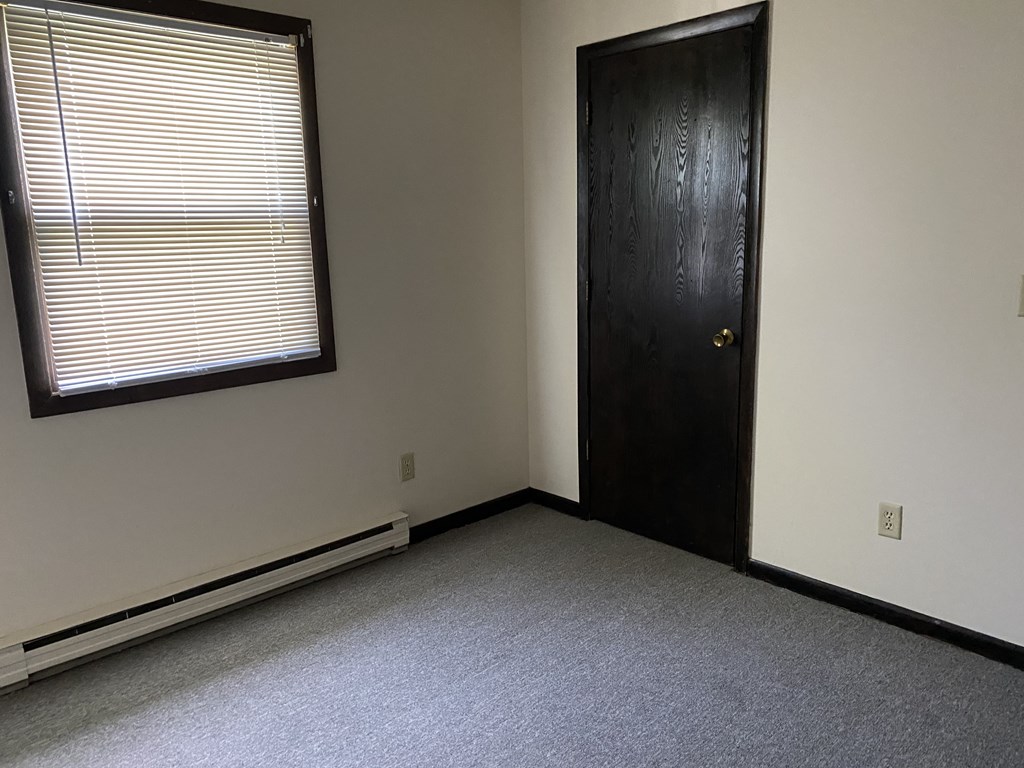 218-220 Centre Street Springfield, MA 01151 - Photo 15 of 27 an empty room with a window