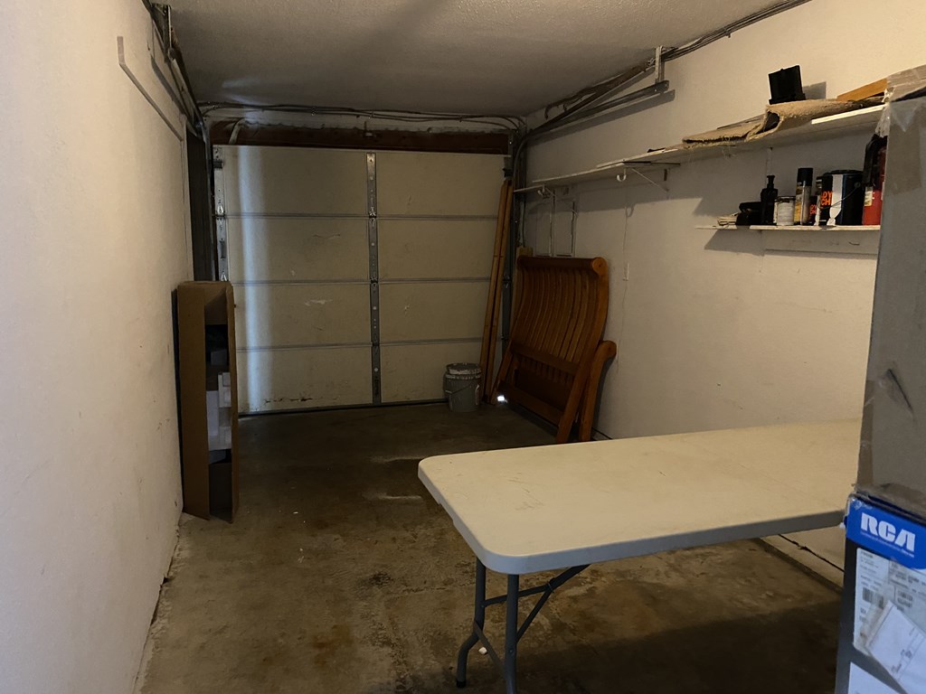 218-220 Centre Street Springfield, MA 01151 - Photo 24 of 27 a workspace with furniture