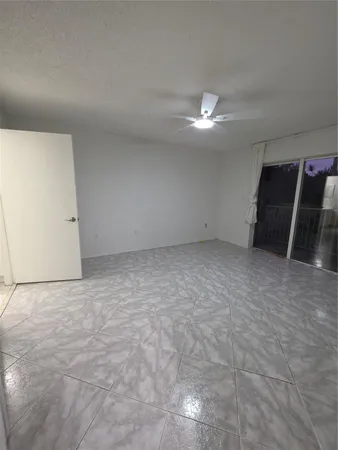 $2,100 | 9470 Tangerine Place, Unit 208, Davie, FL 33324