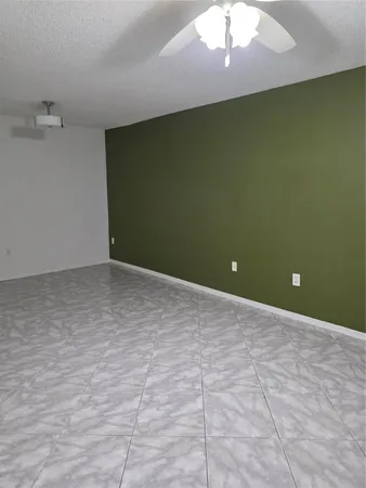 $2,100 | 9470 Tangerine Place, Unit 208, Davie, FL 33324