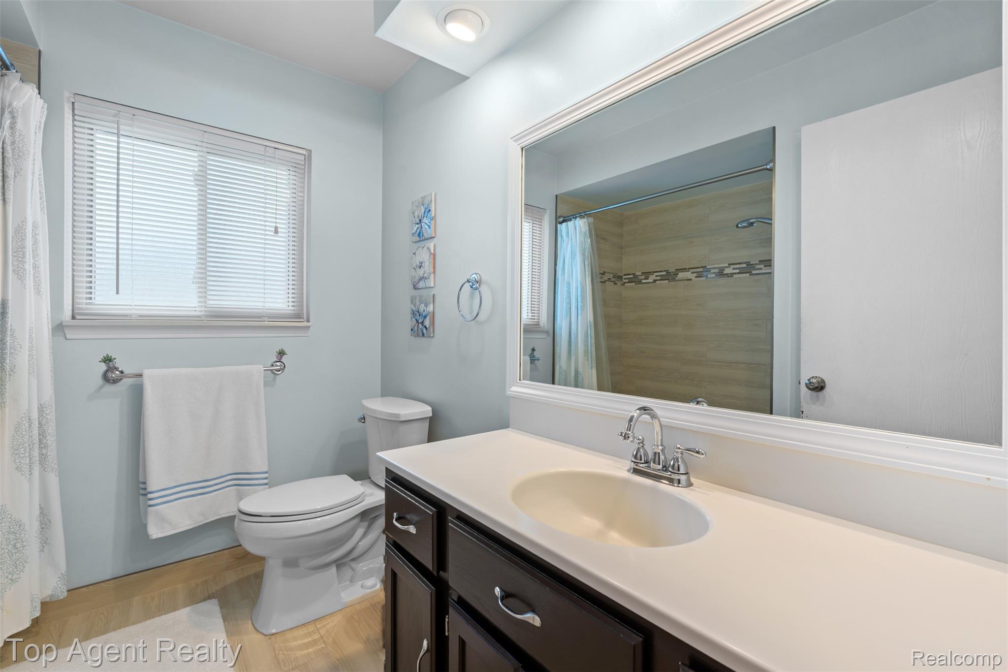 1351 Milverton Road Troy, MI 48083 - Photo 21 of 42 Bathroom with vanity, healthy amount of natural light, and curtained shower